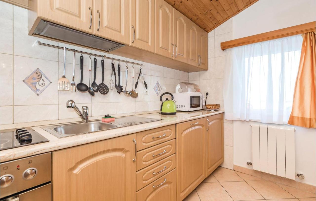 Beautiful Apartment In Brsec With Kitchen Exterior foto