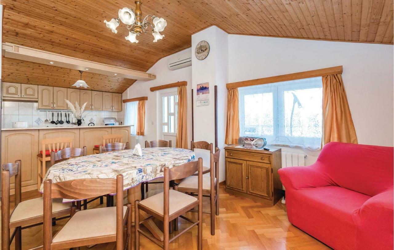 Beautiful Apartment In Brsec With Kitchen Exterior foto